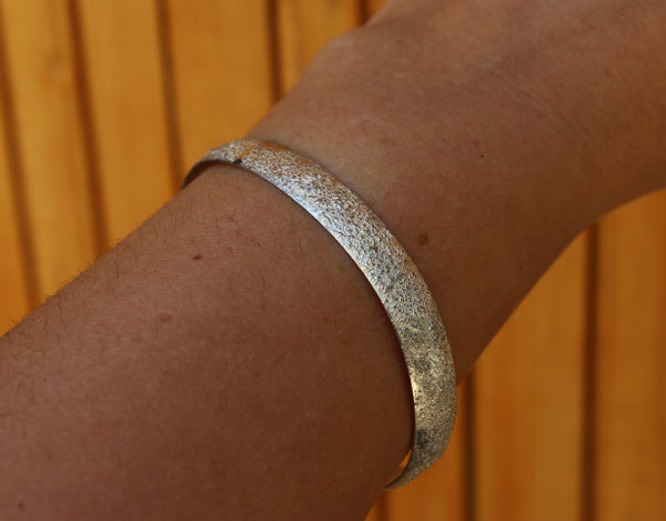 bracelet-texture-argent-porte